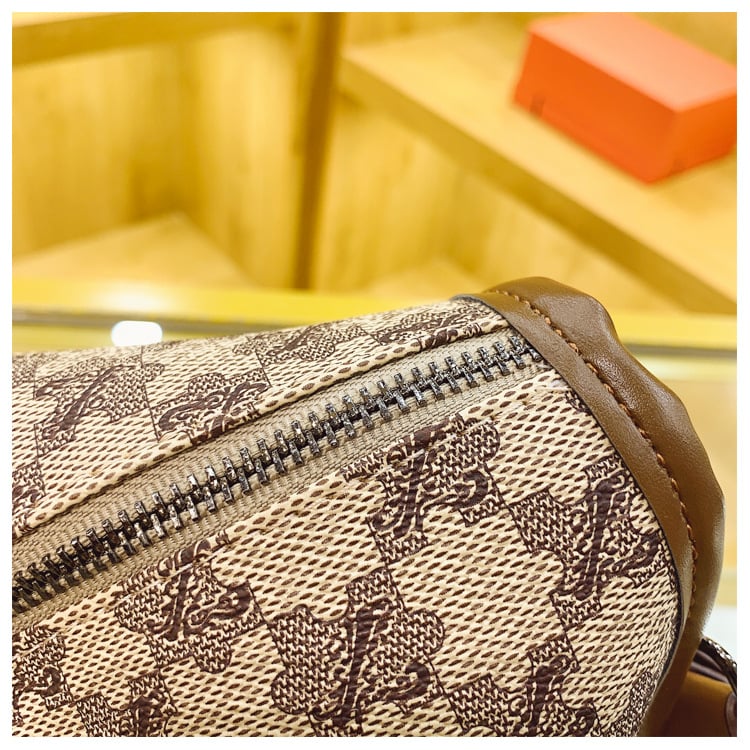 Fashionable Crossbody Bag