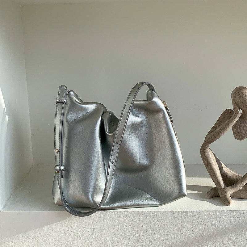 Fashionable new simple large-capacity shoulder pleated bag