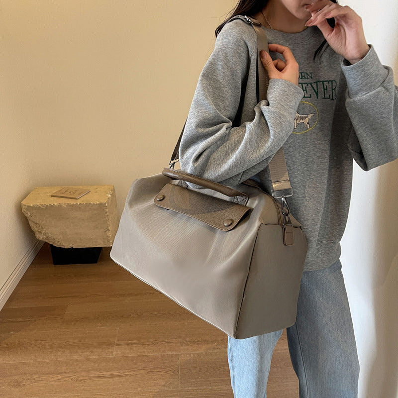 Fashionable and casual lightweight large capacity fitness travel bag