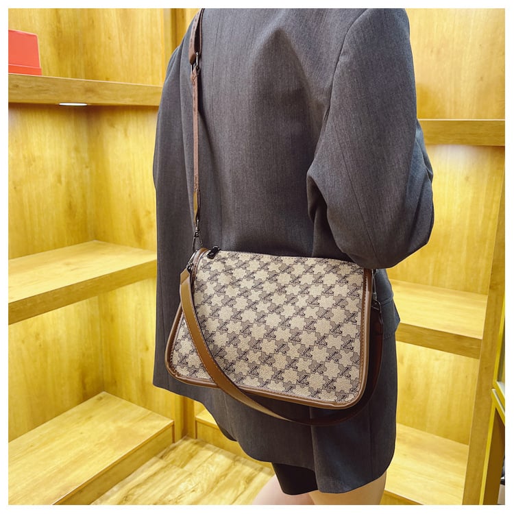 Fashionable Crossbody Bag